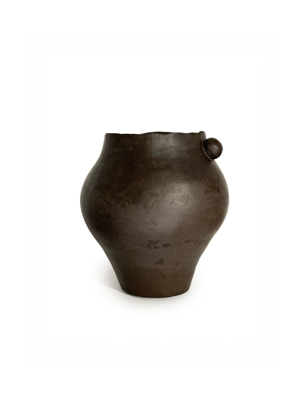 Handmade clay vessel by Ksenia Fassino